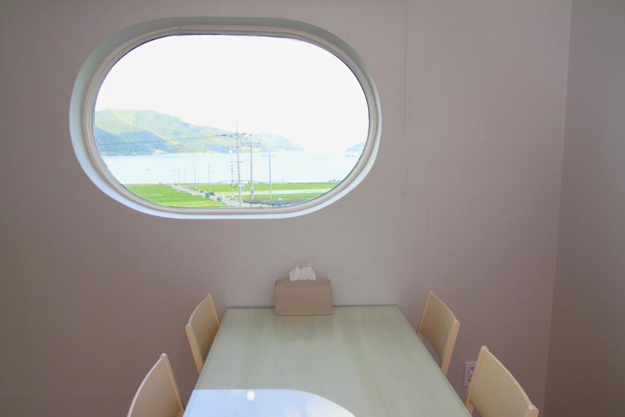 American Village Pension Manoa Namhae Bagian luar foto