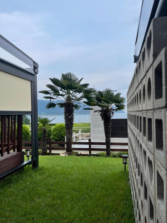 American Village Pension Manoa Namhae Bagian luar foto