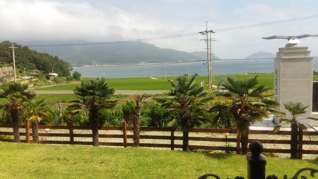 American Village Pension Manoa Namhae Ruang foto