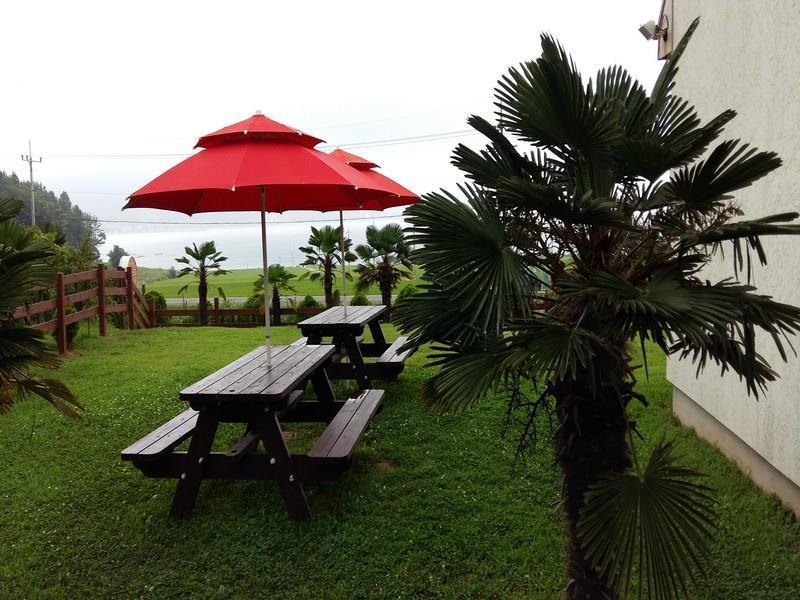 American Village Pension Manoa Namhae Bagian luar foto