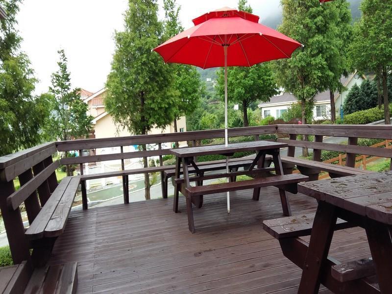 American Village Pension Manoa Namhae Bagian luar foto