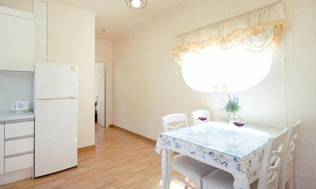 American Village Pension Manoa Namhae Bagian luar foto